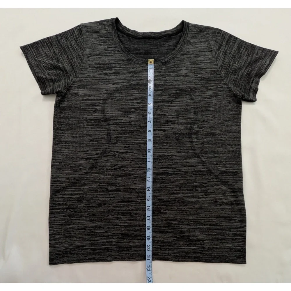 Lululemon Women's Swiftly Tech Short Sleeve Breeze *Relaxed Fit Black White 10